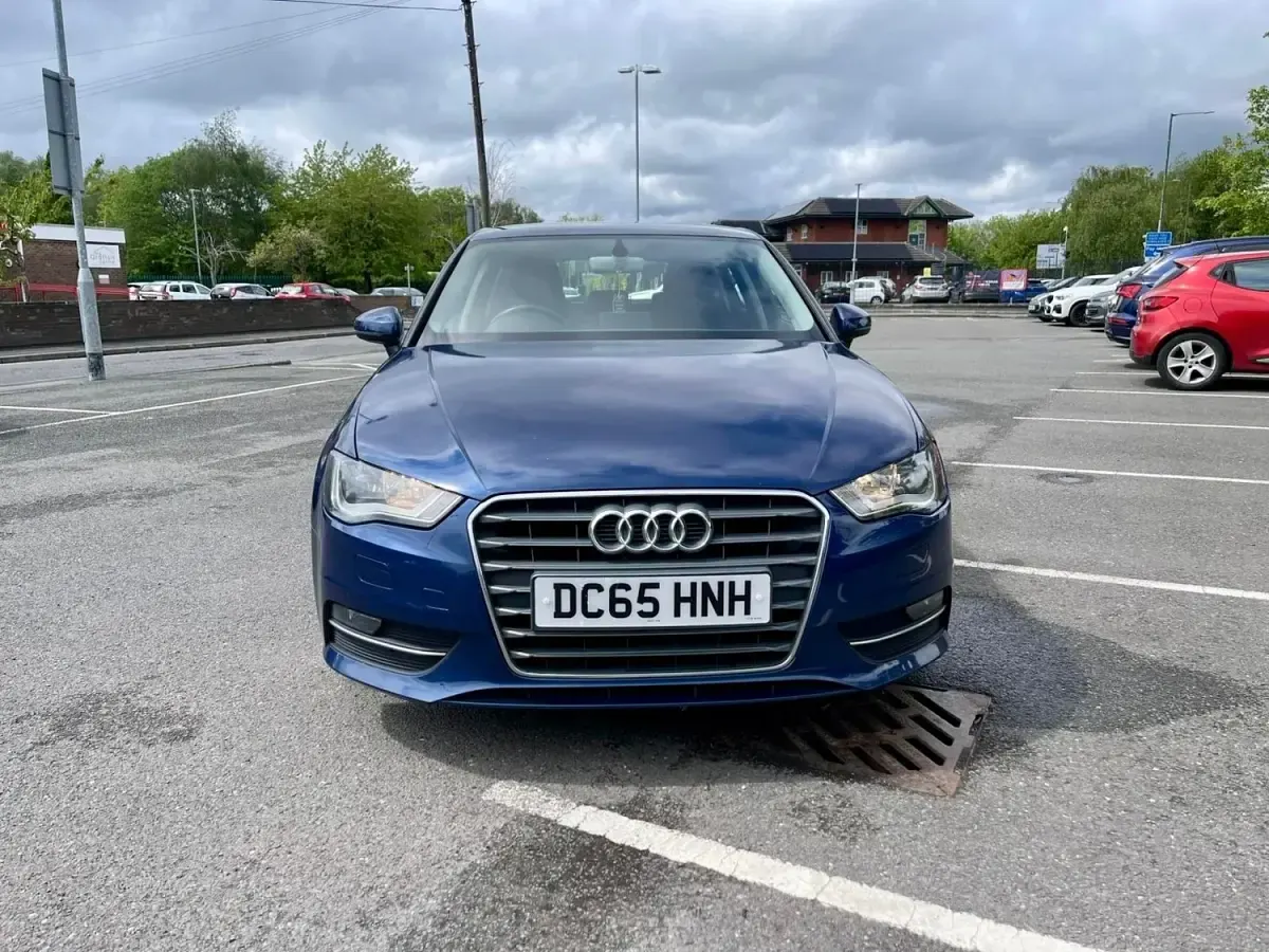 Begagnad Audi A3 Sport 110 HK (80 kW) 2015 Blå Halvkombi
