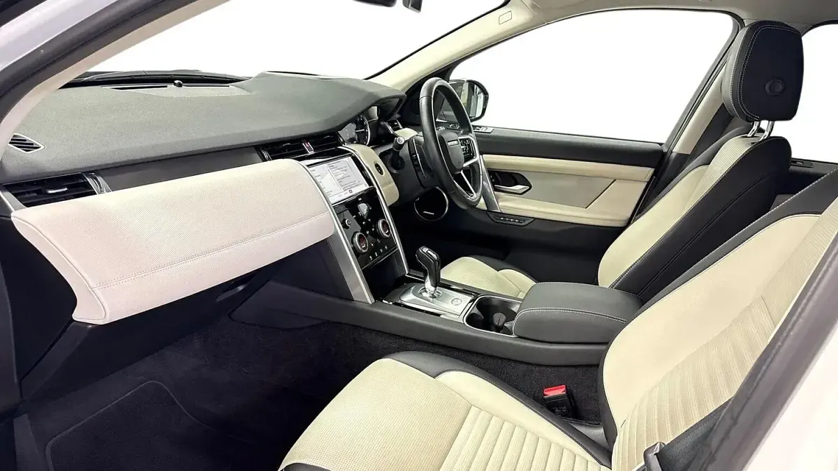 Used Land Rover Discovery 5 SE Dynamic 2022 White SUV