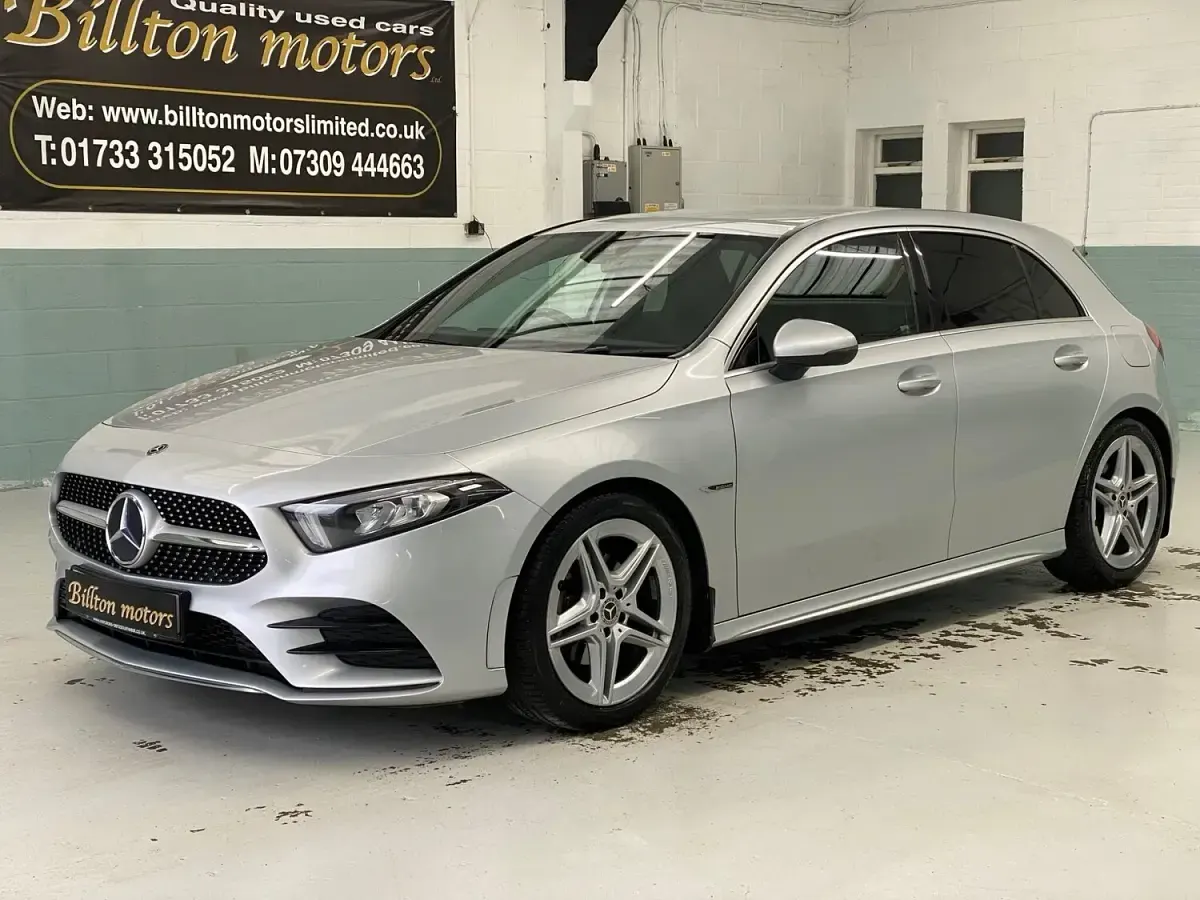 Usado Mercedes A200 AMG line 163 HP (119 kW) 2020 Prateado Citadino