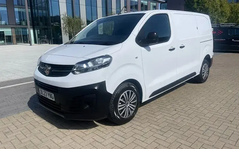 Used Vauxhall Vivaro S 101 HP (74 kW) 2023 White MPV
