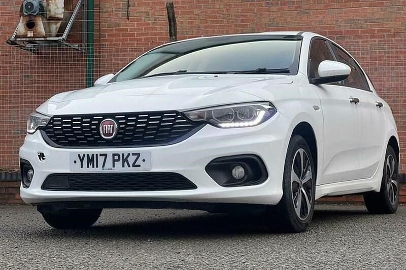 Used Fiat Tipo 120 HP (88 kW) 2017 White Hatchback