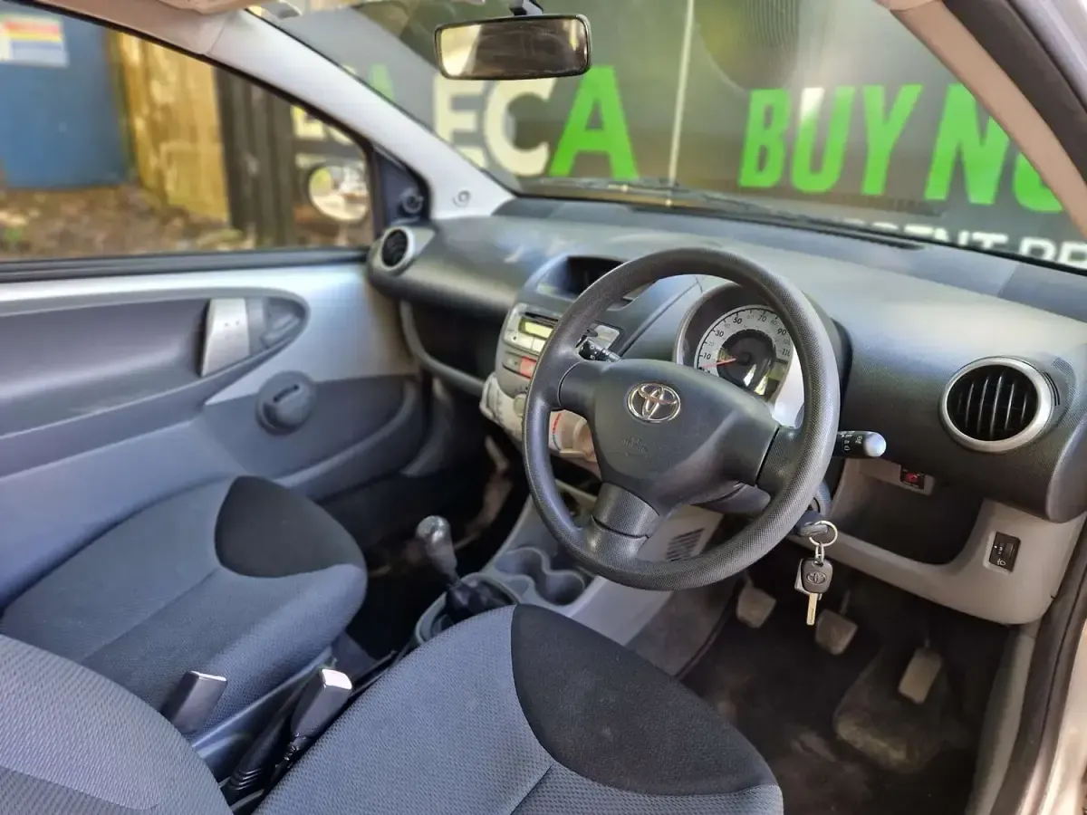 Used Toyota Aygo 67 HP (49 kW) 2007 Silver Hatchback