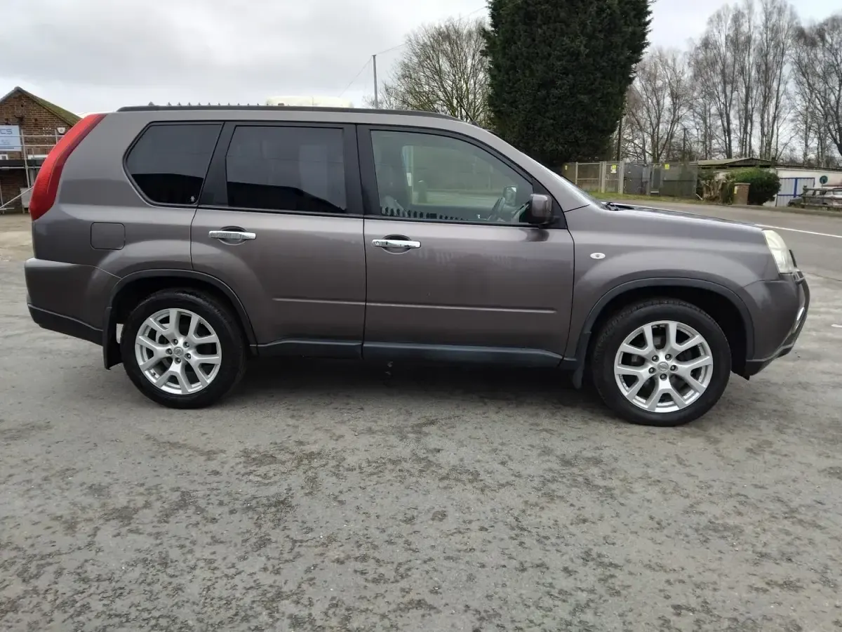 Used Nissan X-Trail Tekna 173 HP (127 kW) 2011 Beige SUV
