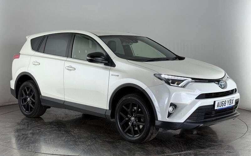 Used 2016 Toyota RAV4 Hybrid SUV | £17,900 (Expensive) - Image 1/3