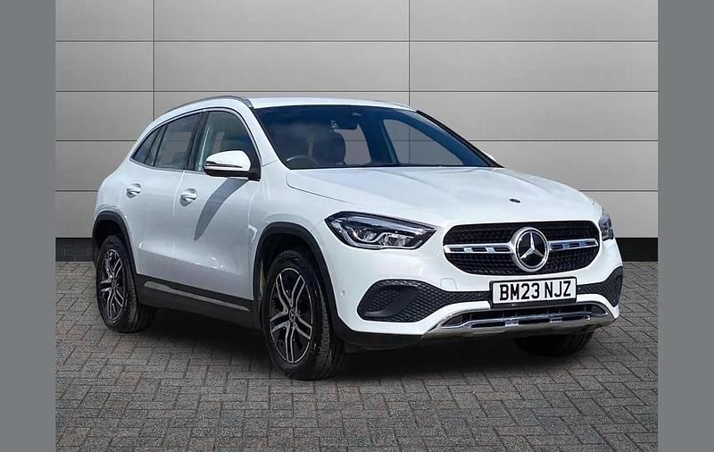 Used Mercedes GLA200 Executive 163 HP (119 kW) 2023 White SUV