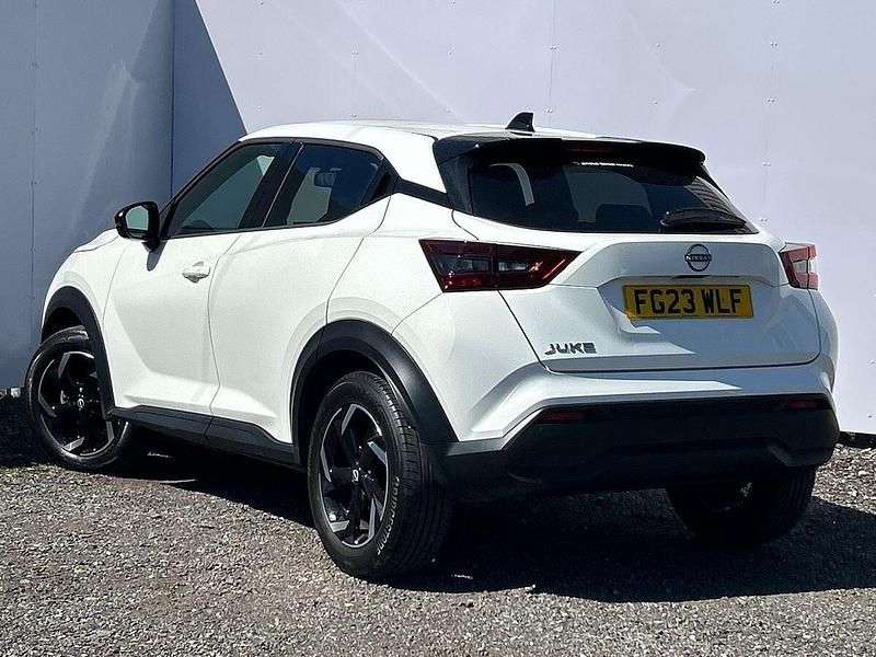 Usado Nissan Juke N-Connecta 114 HP (83 kW) 2023 Branco SUV