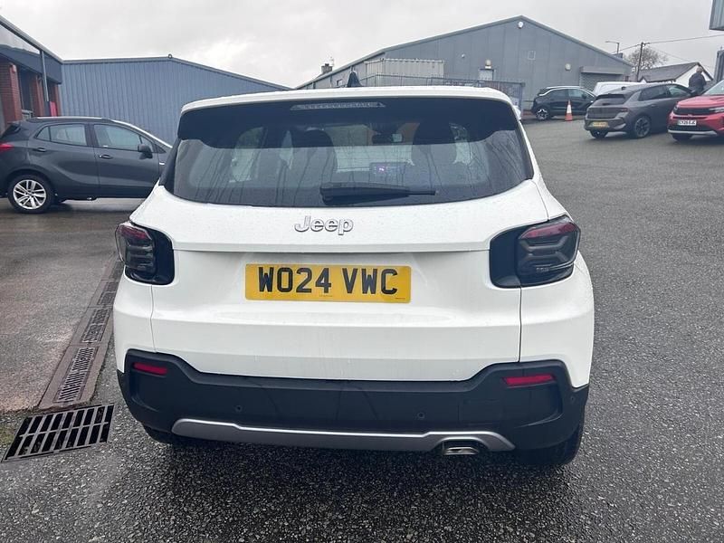 Used Jeep Avenger Altitude 100 HP (73 kW) 2024 White SUV