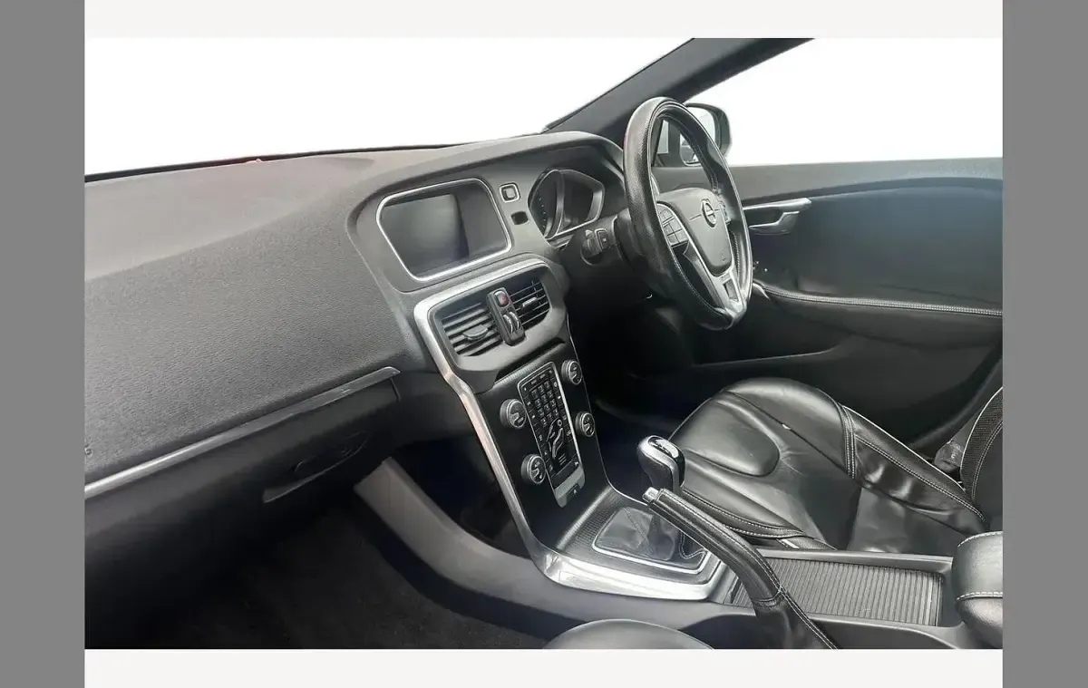 Usado Volvo V40 R-Design Pro 152 CV (111 kW) 2017 Gris Utilitario