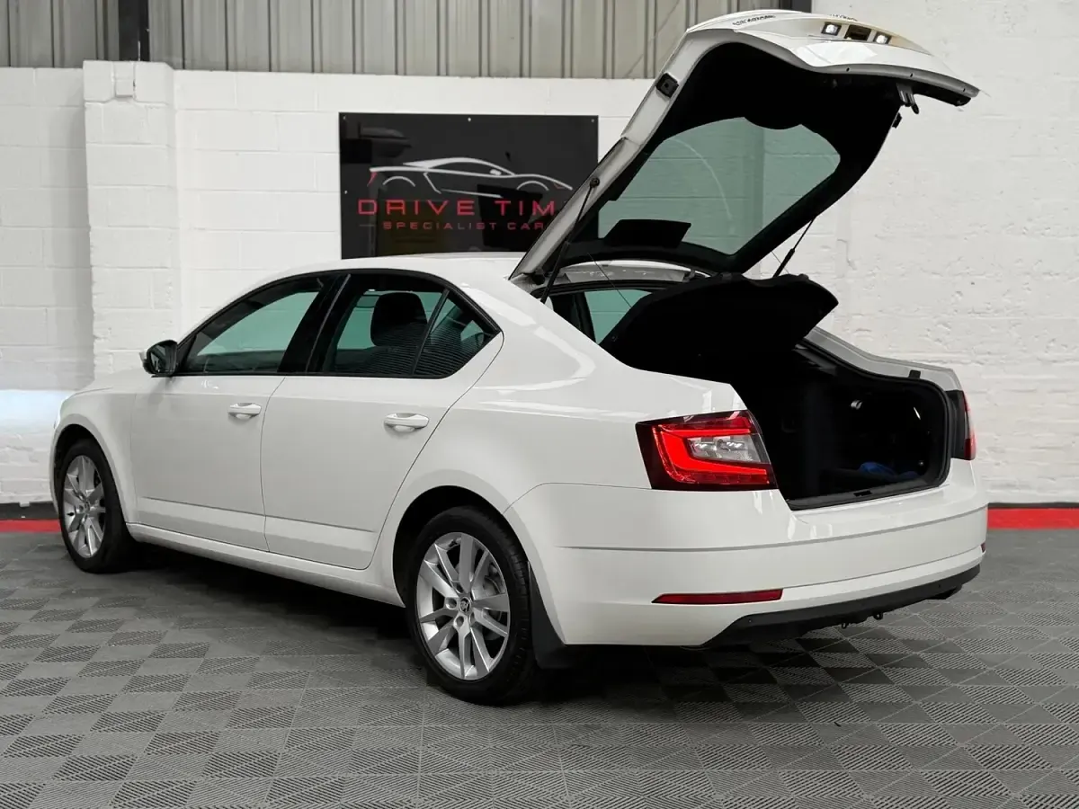 Used Skoda Octavia SE L 150 HP (110 kW) 2018 White Hatchback
