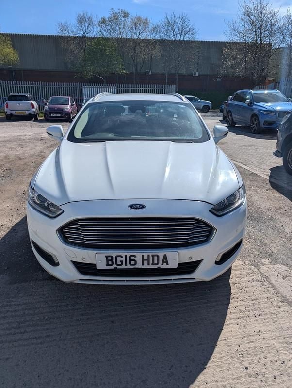 Used Ford Mondeo Titanium 180 HP (132 kW) 2016 White Estate