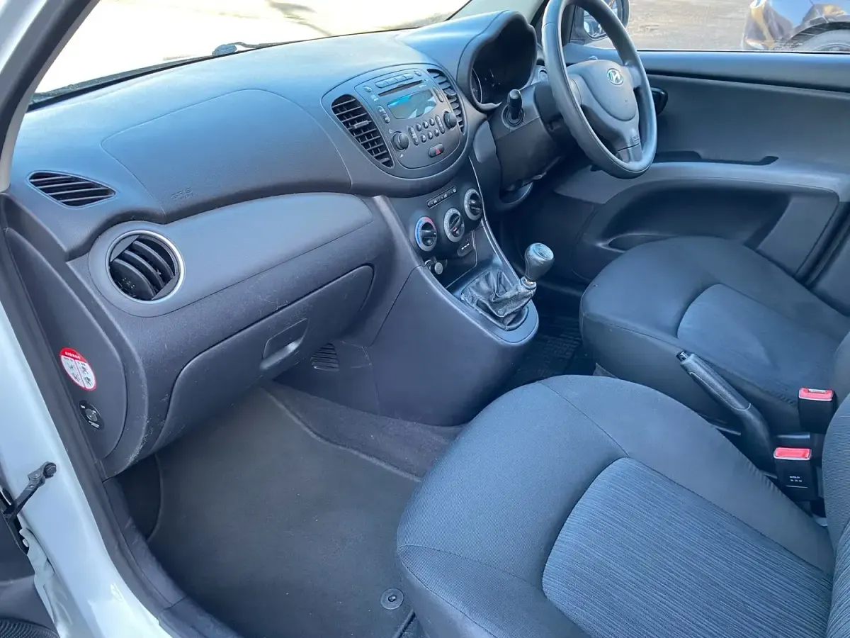 Used Hyundai i10 Classic 86 HP (63 kW) 2012 White Hatchback