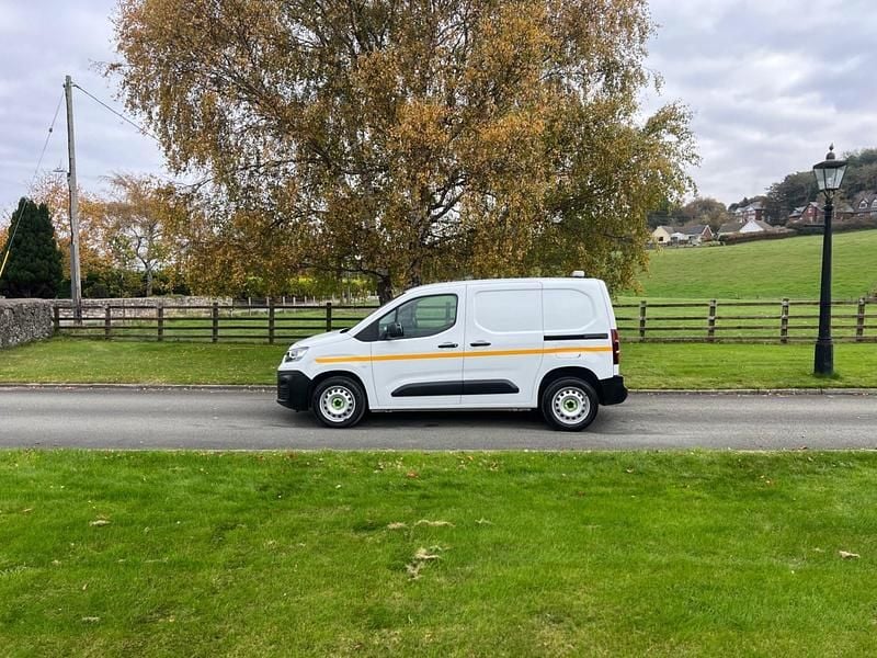 White Used 2023 Fiat Doblò MPV | £10,750 (Super price) - Image 1/4