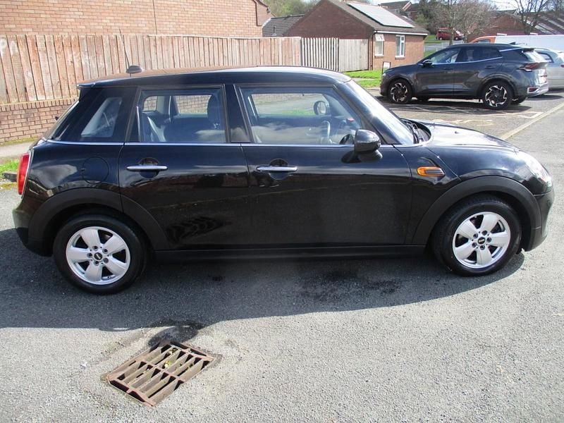 Used Mini Cooper D Hatch 116 HP (85 kW) 2017 Black Hatchback