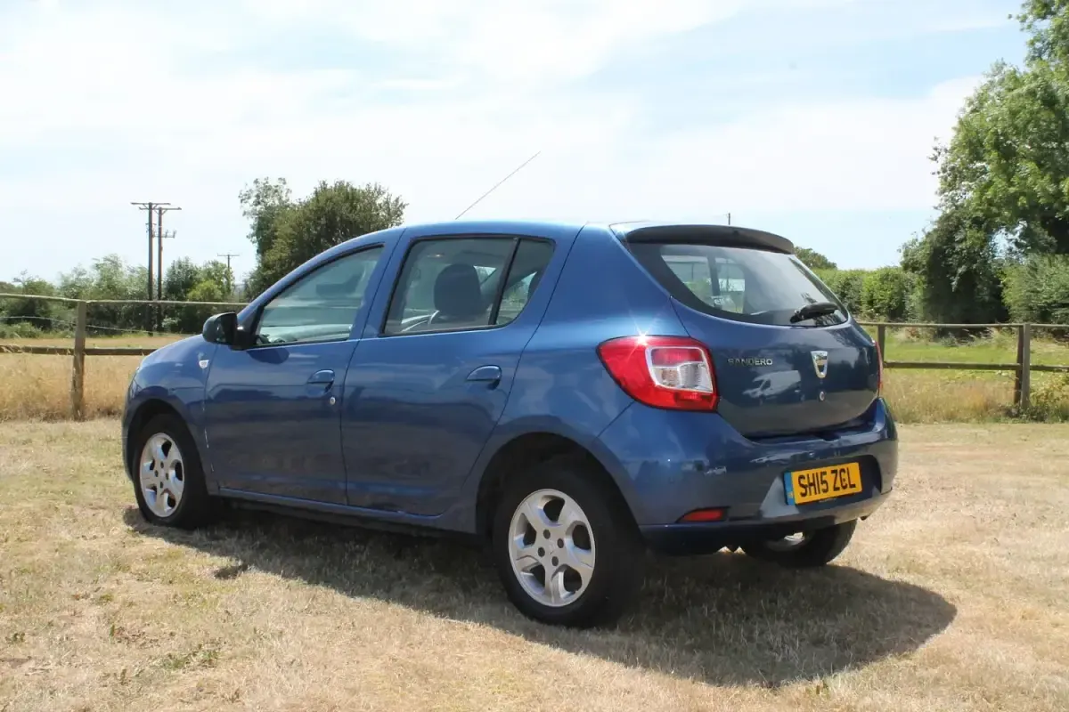 Used Dacia Sandero Lauréate 90 HP (66 kW) 2015 Blue Hatchback