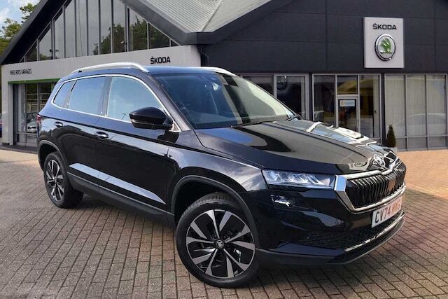 Black magic pearl effect New 2024 Skoda Karoq SE SUV | £31,495 (Good price) - Image 1/4