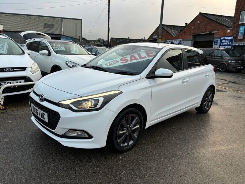 White Used 2016 Hyundai i20 SE Hatchback | £6,995 (Fair price) - Image 1/4