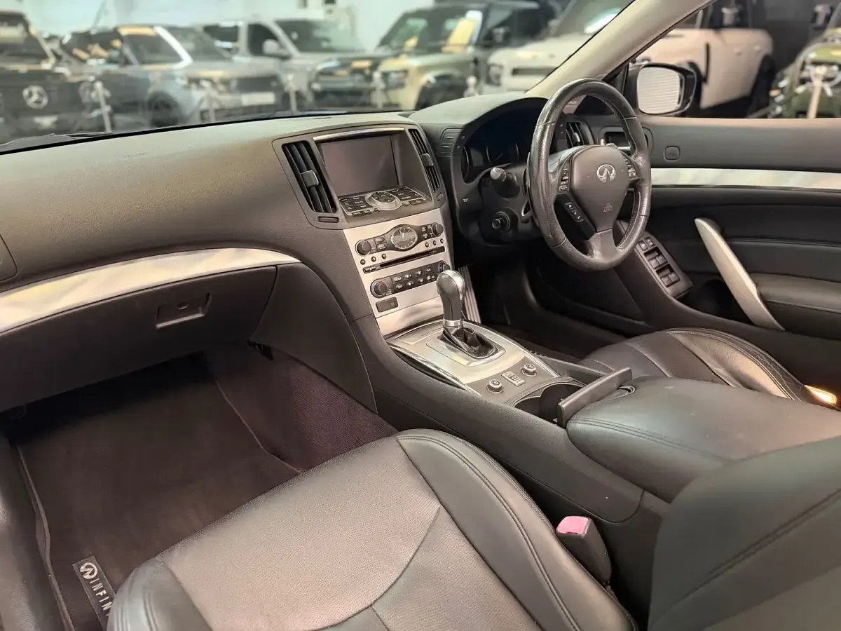 Used Infiniti G37 320 HP (235 kW) 2011 White Coupe