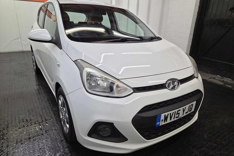 Used Hyundai i10 SE 87 HP (63 kW) 2015 White Hatchback