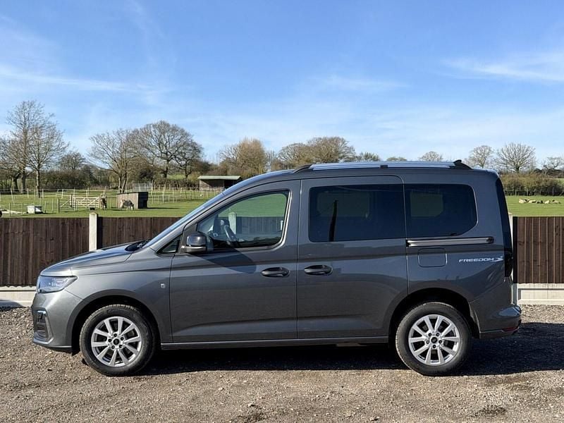 Used Ford Tourneo Connect Titanium 122 HP (89 kW) 2023 Grey MPV