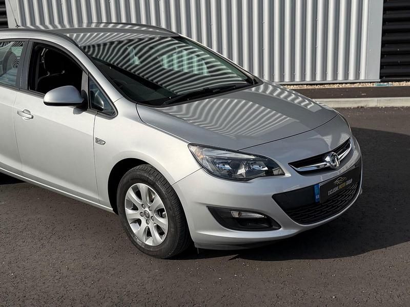 Used Vauxhall Astra Design Edition 2015 Silver Estate