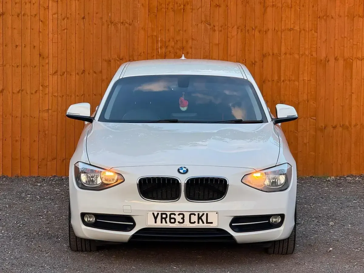Used BMW 118 Sport Line 2013 White Hatchback