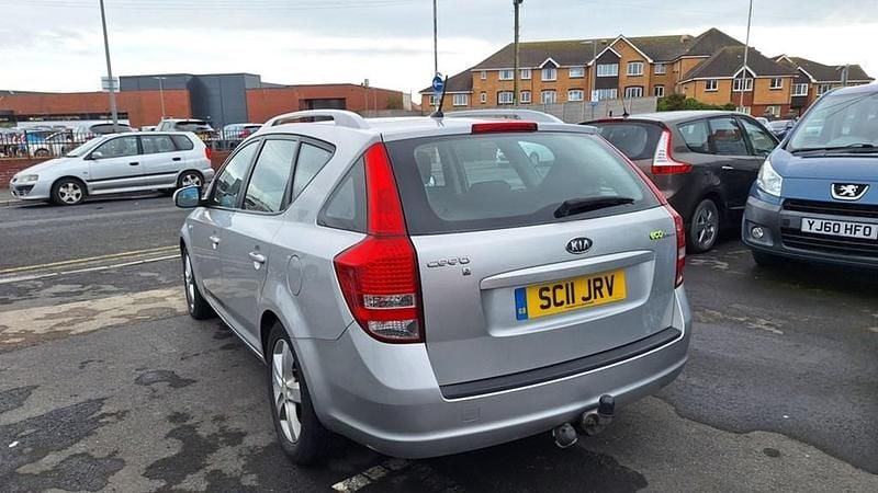 Used Kia Ceed 88 HP (64 kW) 2011 Silver Hatchback