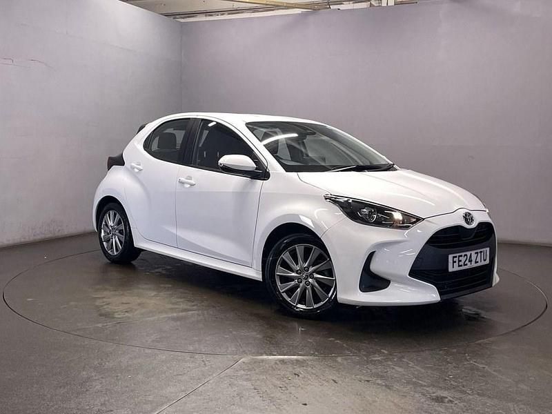 Used Toyota Yaris Hybrid 116 HP (85 kW) 2024 White Hatchback