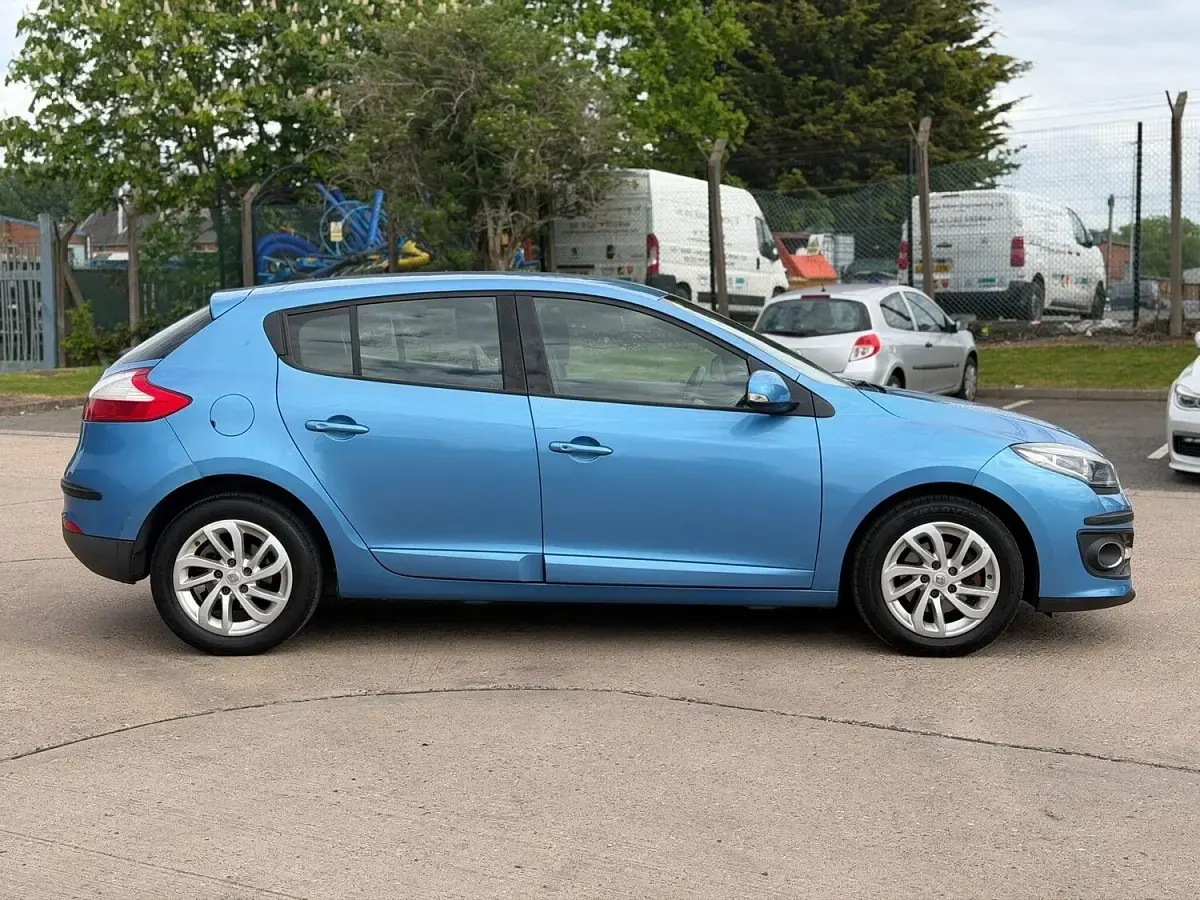 Used Renault Mégane Dynamique 2014 Blue Hatchback