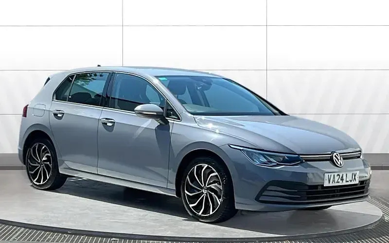 Second-hand VW Golf VIII Life 150 CP (110 kW) 2024 Hatchback