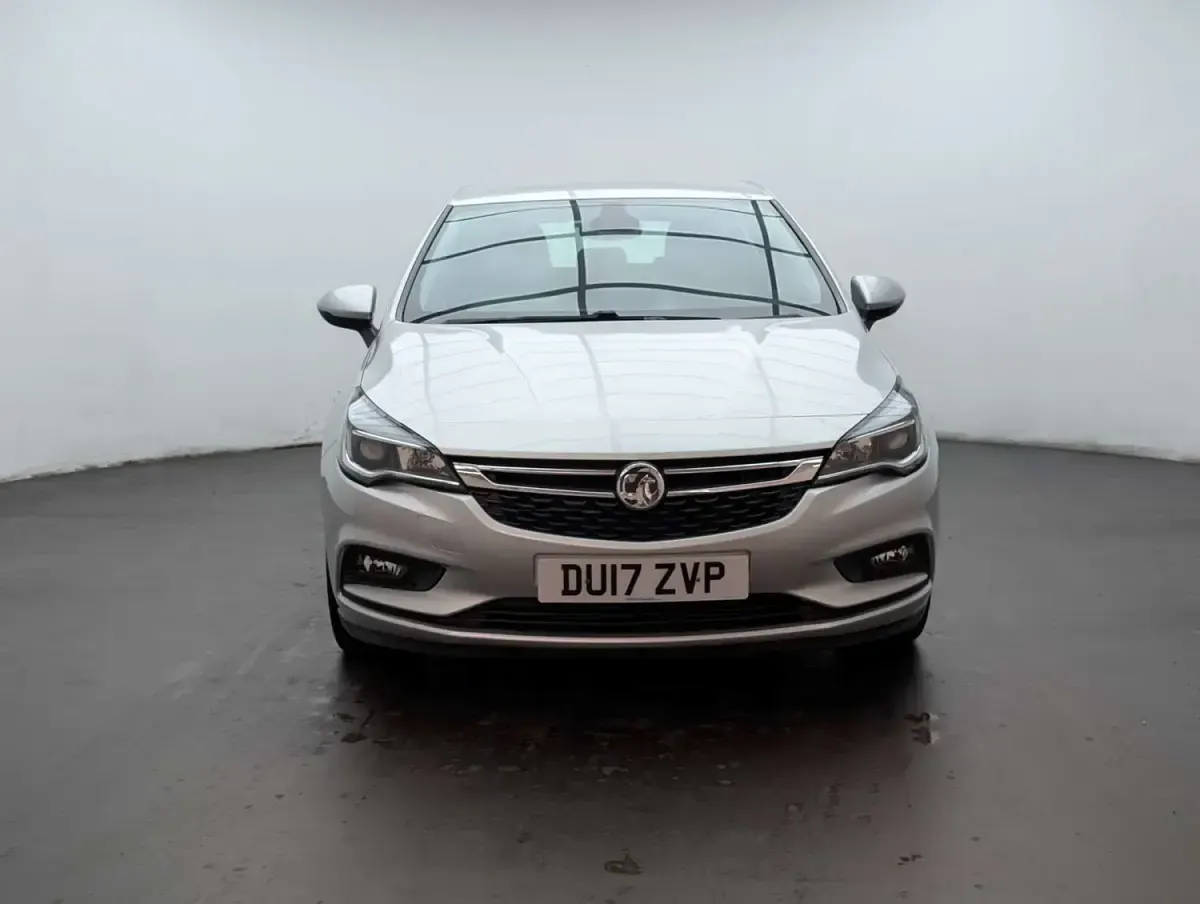 Second-hand Vauxhall Astra Elite 150 CP (110 kW) 2017 Argintiu Hatchback