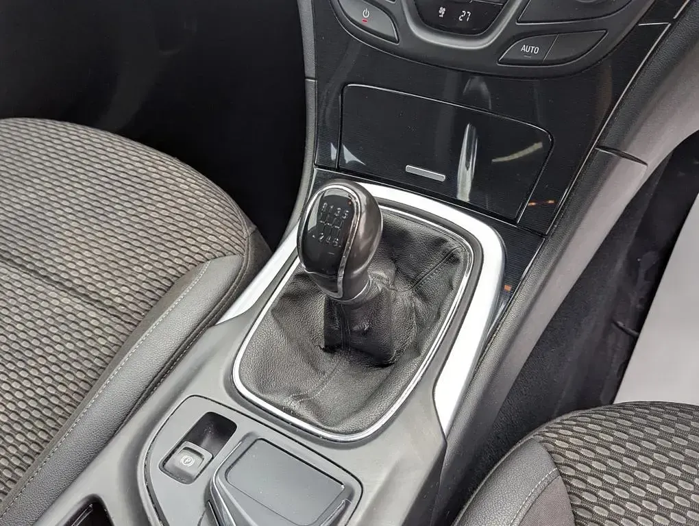 Used Vauxhall Insignia S 2014 White Estate
