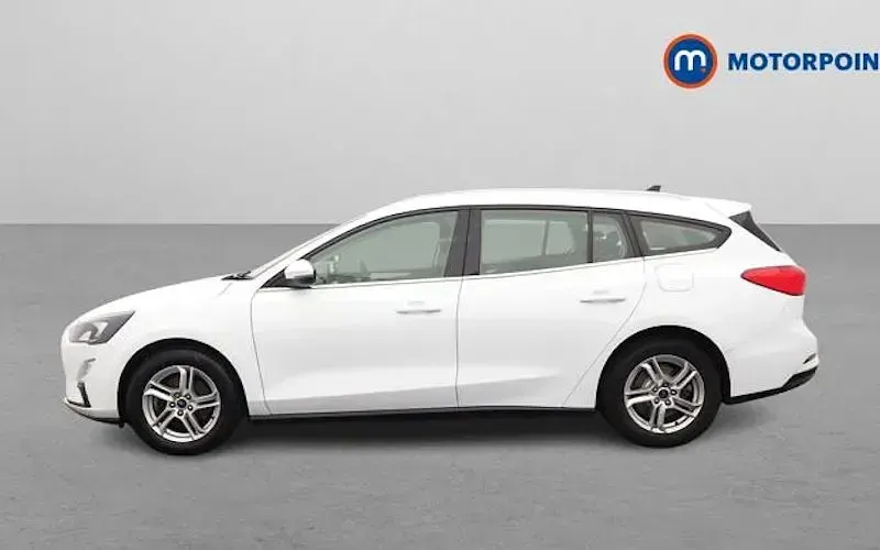 Begagnad Ford Focus Zetec 125 HK (91 kW) 2021 Vit Kombi
