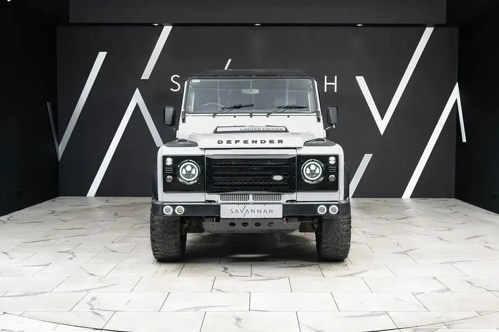 Used Land Rover Defender 122 HP (89 kW) 2015 White Hatchback