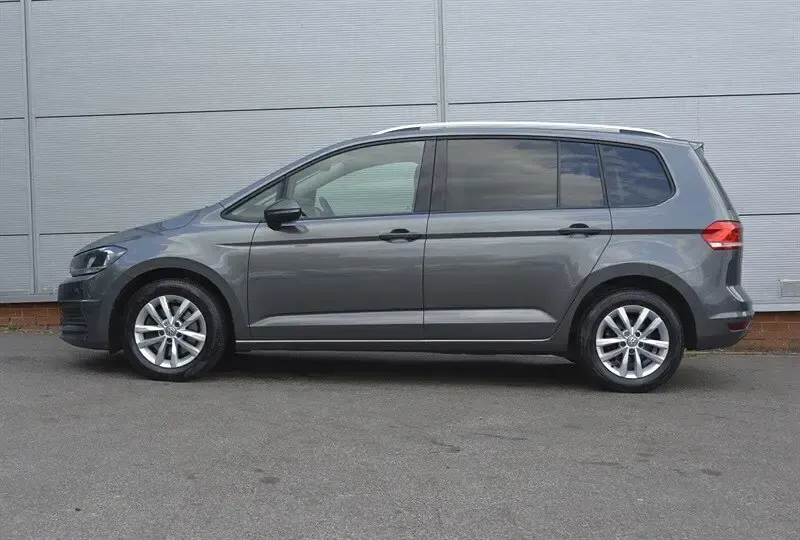 Used VW Touran Family 115 HP (84 kW) 2017 Indium grey MPV