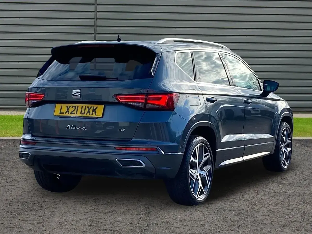 Usado Seat Ateca FR Sport 150 CV (110 kW) 2021 Gris SUV