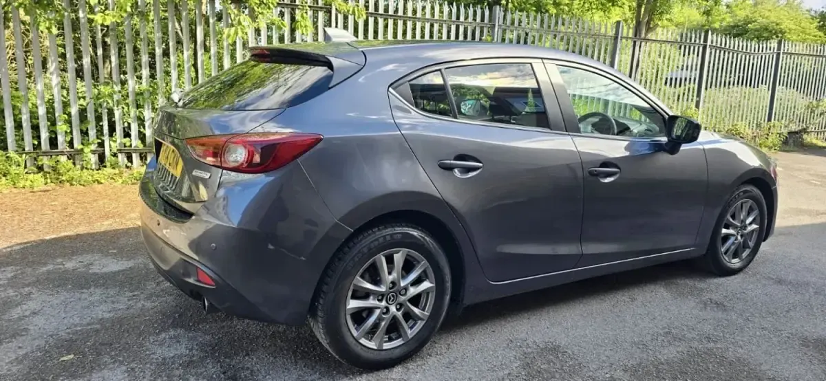 Usado Mazda 3 165 CV (121 kW) 2014 Gris Utilitario