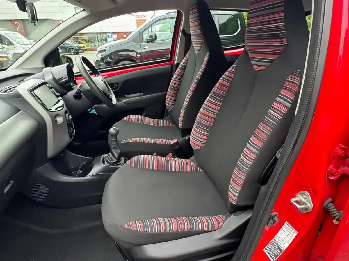 Używany Citroën C1 Feel 81 KM (59 kW) 2017 Czerwony Hatchback