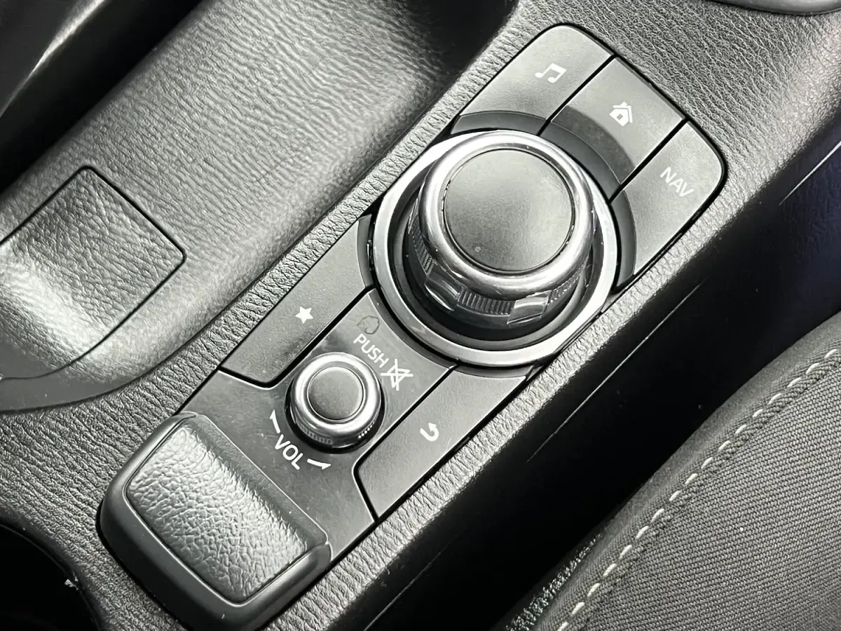 Used Mazda 2 90 HP (66 kW) 2015 Grey Hatchback