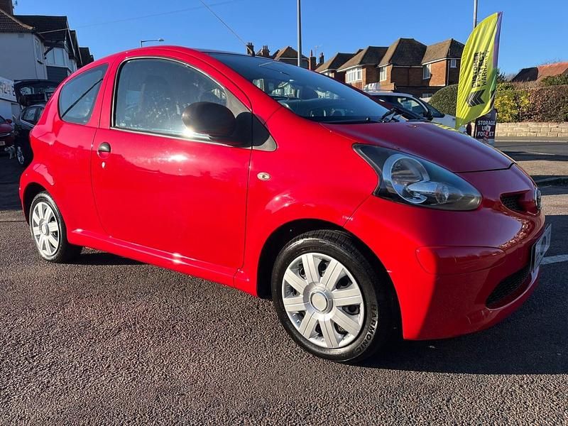 Used Toyota Aygo 67 HP (49 kW) 2007 Red Hatchback