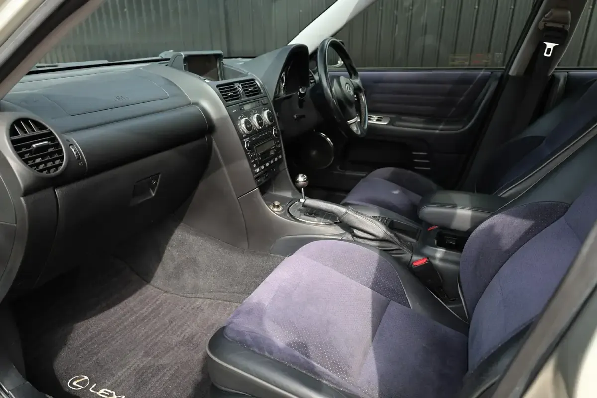 Used Lexus IS200 2004 Silver Sedan