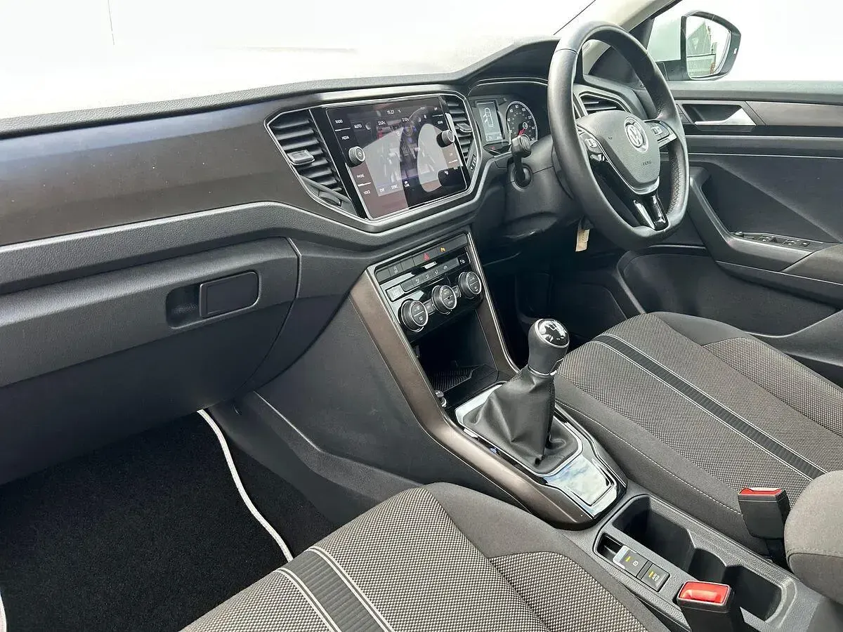 Used VW T-Roc SE 150 HP (110 kW) 2019 White SUV