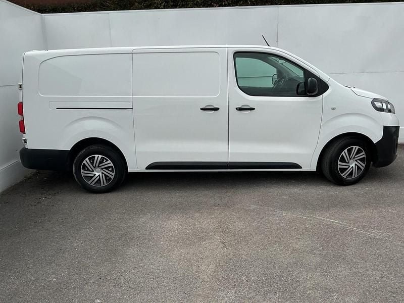 Used Vauxhall Vivaro 100 HP (73 kW) 2020 White MPV