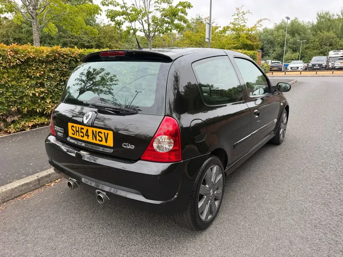 Used Renault Clio 182 HP (133 kW) 2004 Black Hatchback