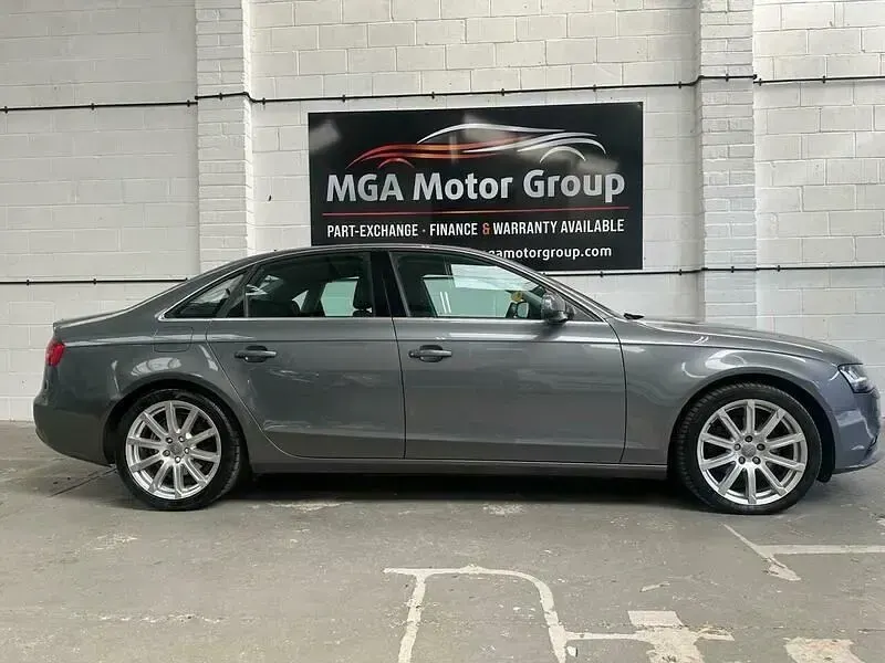 Usado Audi A4 Premium 2013 Cinzento