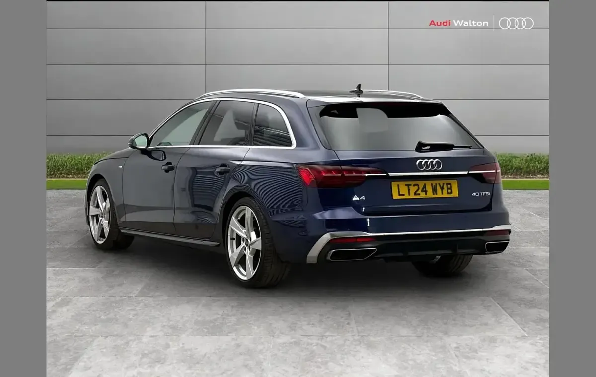 Used Audi A4 S-Line 200 HP (147 kW) 2024 Blue Estate