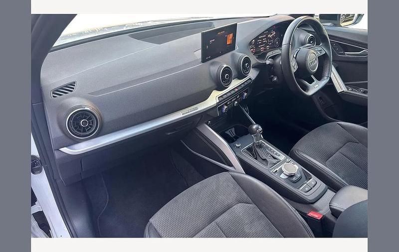 Used Audi SQ2 Black Edition 300 HP (220 kW) 2020 Glacier white SUV