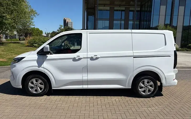 Usado Ford Transit Custom Limited 136 HP (100 kW) 2024 Branco Van