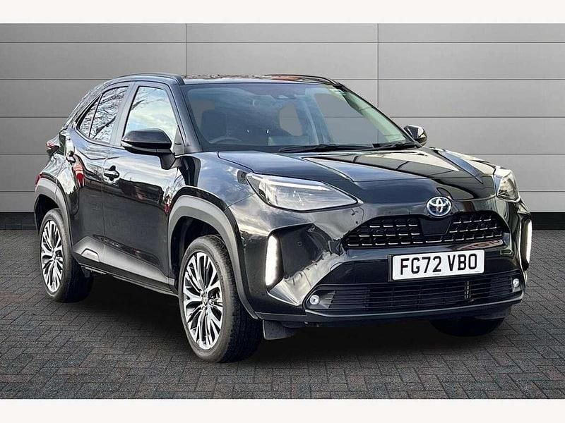 Black Used 2022 Toyota Yaris Hybrid SUV | £22,599 (A bit pricey) - Image 1/3