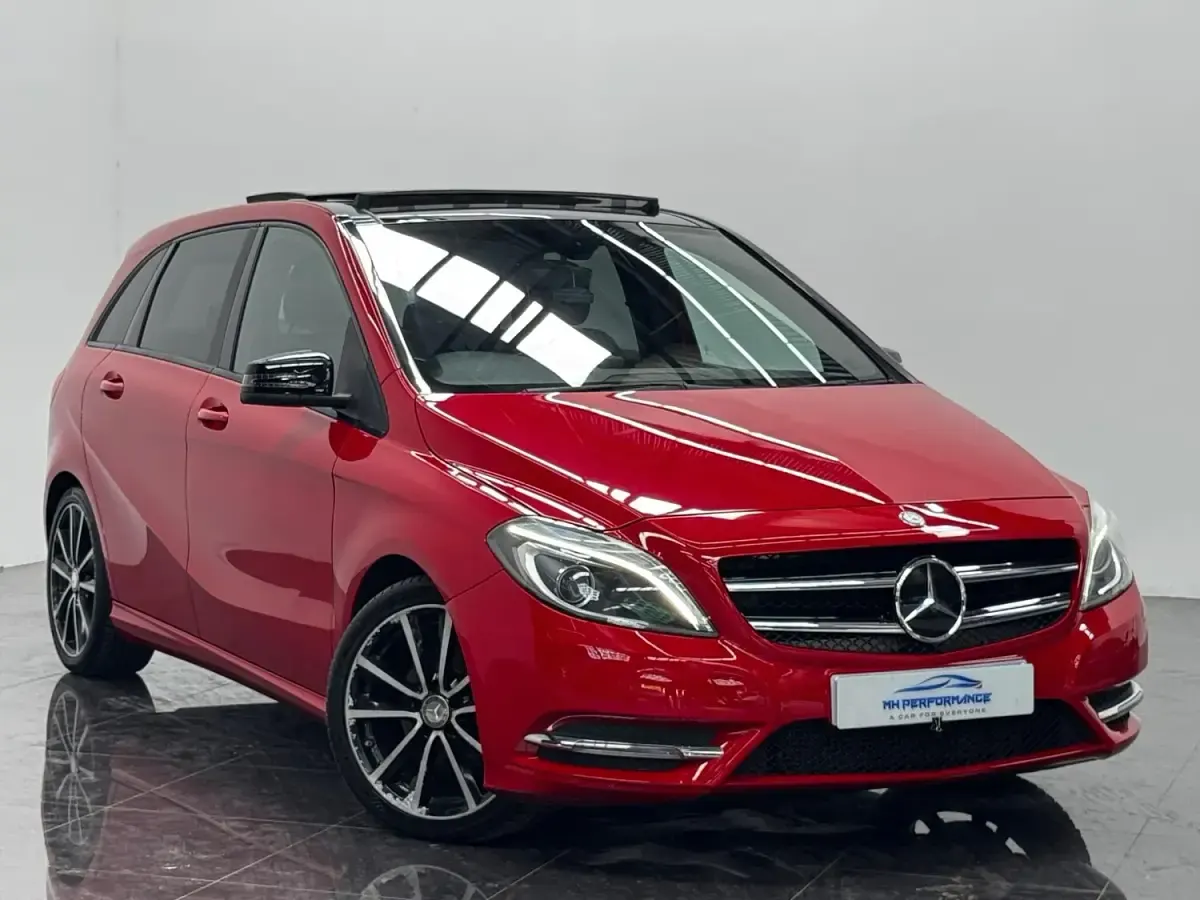 Used Mercedes B180 109 HP (80 kW) 2014 Red Hatchback