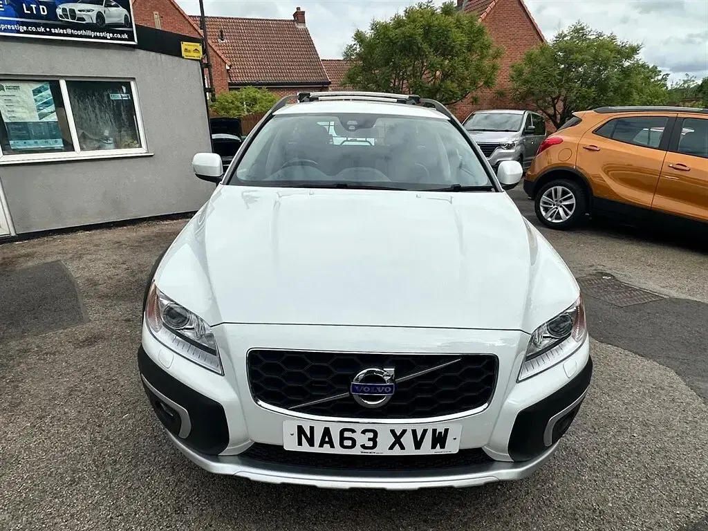 Used Volvo XC70 SE Lux 215 HP (158 kW) 2013 White Estate